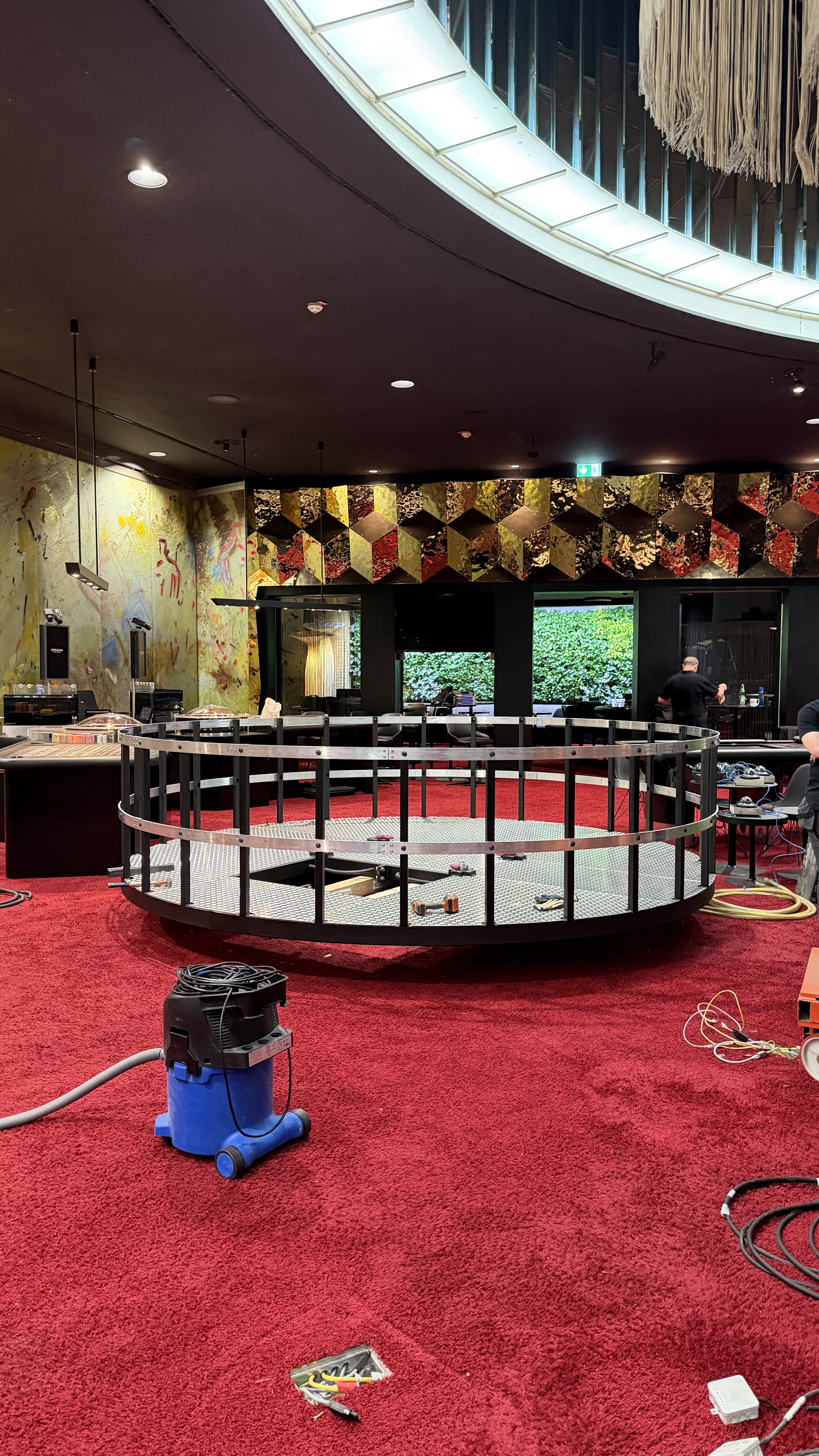 LED-Ring während der Montage in der Spielbank Stuttgart