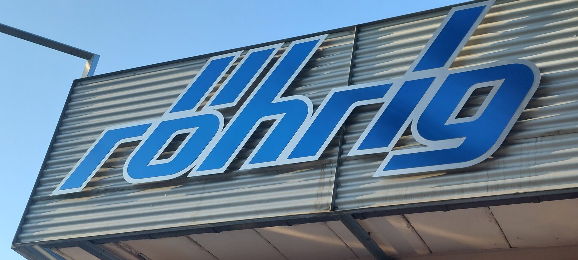 Werbeschilder & Logos aus Edelstahl